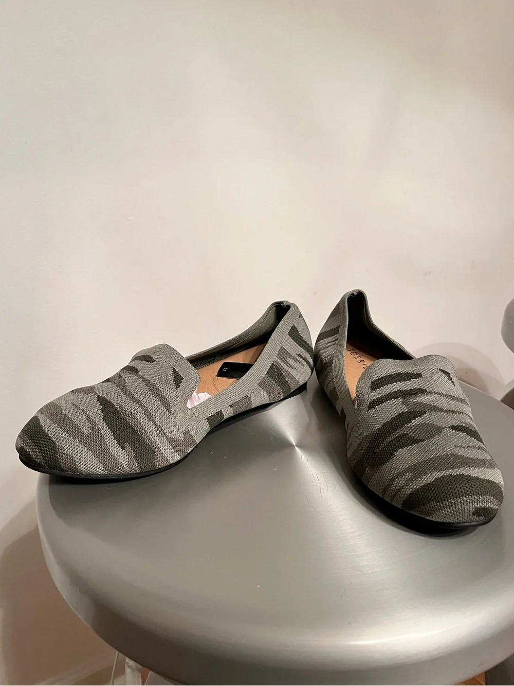 NWT Women’s Knit Camo Slip-On Flats Gray Camo Print Size 9.5